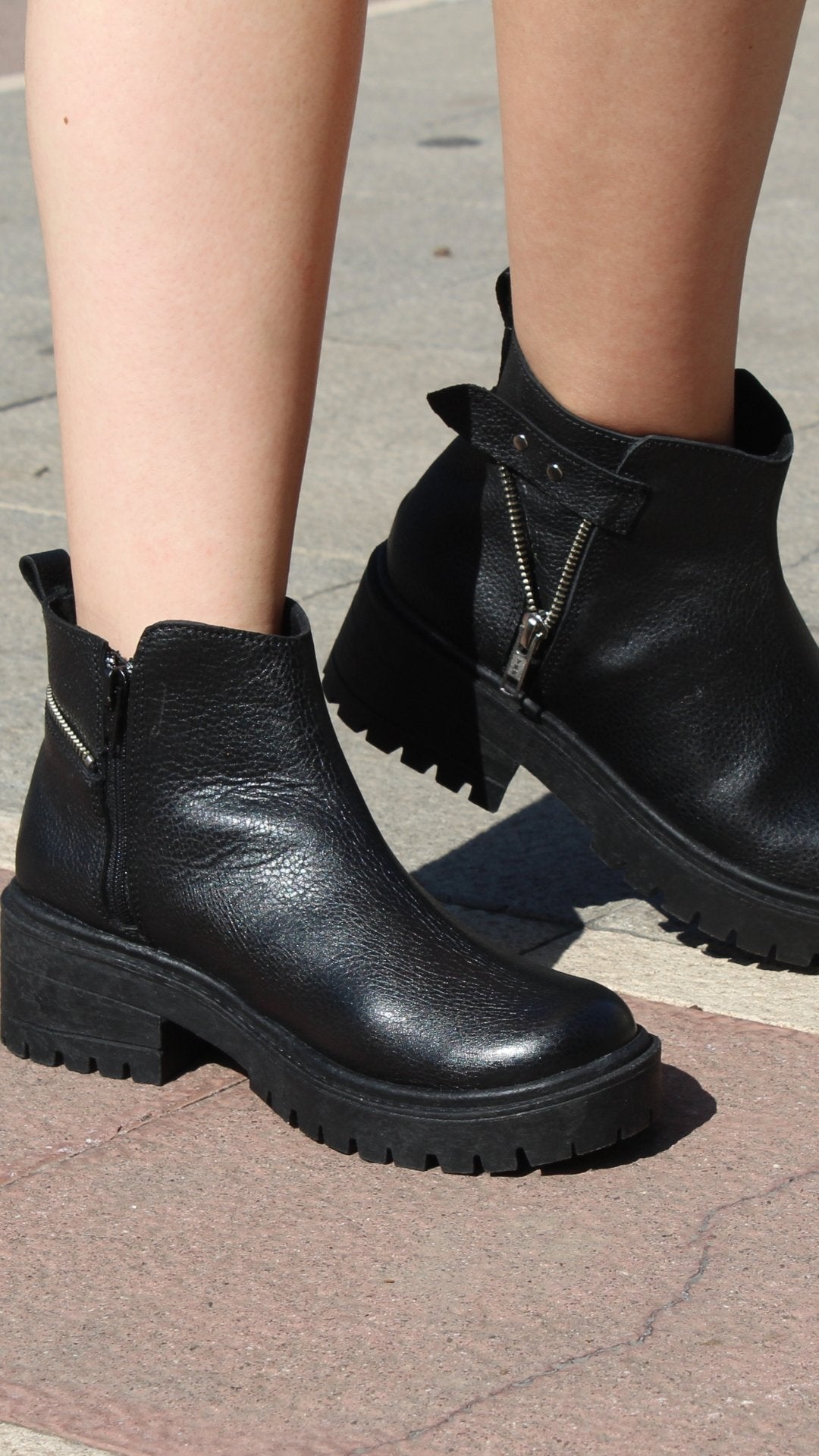 Urban outfitters maci zippered ankle